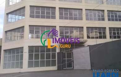 Imagem: O depósito possui 5 Vagas na garagem, 900m² de Área e está