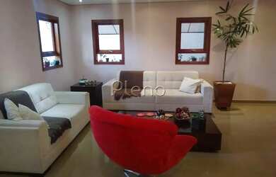 Imagem: A casa possui 3 Dormitórios, 3 Banheiros, 5 Vagas na garagem