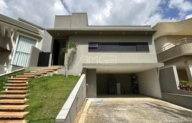 Imagem: A casa em condomínio possui 3 Dormitórios, 2 Banheiros, 4