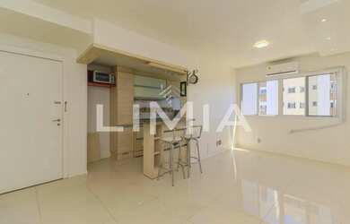 Imagem: O apartamento possui 2 Dormitórios, 1 Banheiro, 1 Vaga na garagem