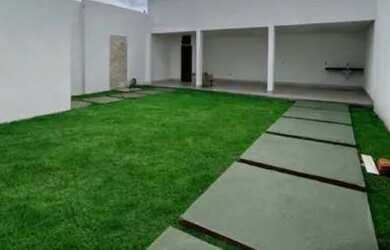 Imagem: A casa possui 3 Dormitórios, 2 Banheiros, 2 Vagas na garagem