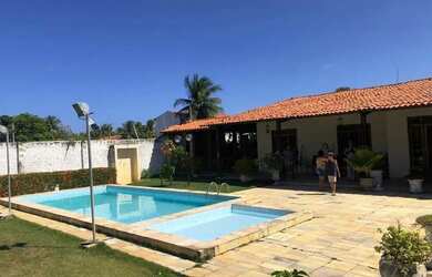 Imagem: A casa possui 4 Dormitórios, 2 Banheiros, 4 Vagas na garagem