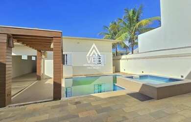 Imagem: A casa em condomínio possui 4 Dormitórios, 3 Banheiros, 5