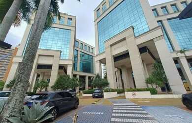 Imagem: O depósito possui 3 Vagas na garagem e 59m² de Área e está