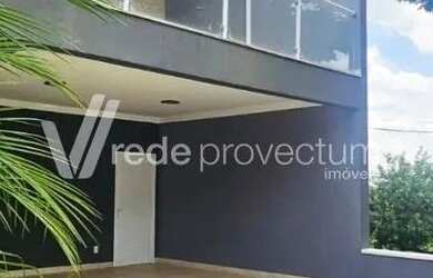 Imagem: A casa em condomínio possui 5 Dormitórios, 5 Banheiros, 4