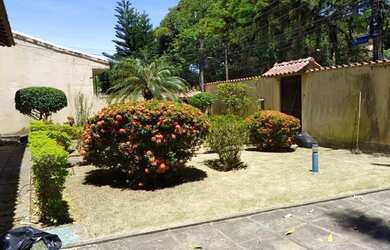 Imagem: A casa possui 4 Dormitórios, 5 Banheiros, 5 Vagas na garagem