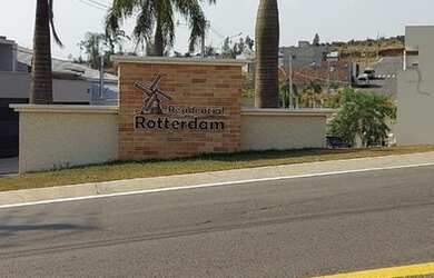 Imagem: O terreno possui 140m² de Área e está localizado em Centro