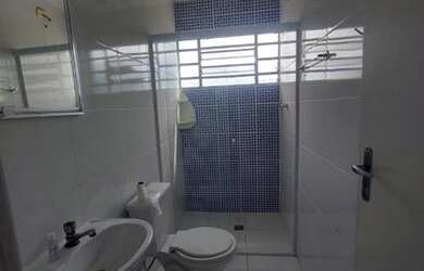 Imagem: A casa possui 3 Dormitórios, 3 Banheiros, 2 Vagas na garagem