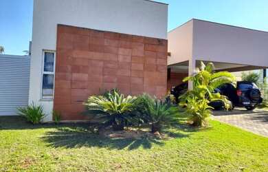 Imagem: A casa em condomínio possui 3 Dormitórios, 4 Banheiros, 2