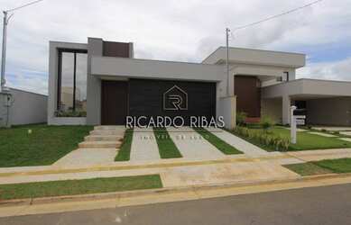 Imagem: A casa em condomínio possui 3 Dormitórios, 3 Banheiros, 2