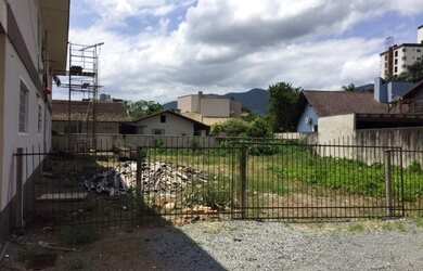 Imagem: O terreno possui 450m² de Área e está localizado em Vila