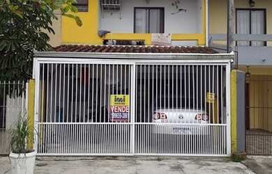 Imagem: A casa possui 3 Dormitórios, 2 Banheiros, 1 Vaga na garagem