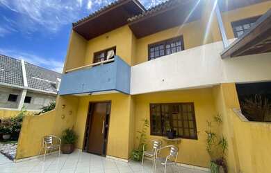 Imagem: A casa em condomínio possui 3 Dormitórios, 3 Banheiros, 2