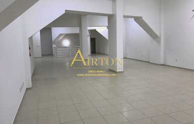 Imagem: O depósito possui 450m² de Área e está localizado em Itapema