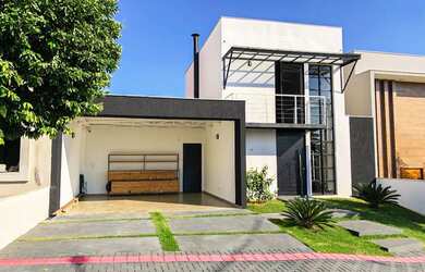 Imagem: A casa em condomínio possui 3 Dormitórios, 3 Banheiros, 2