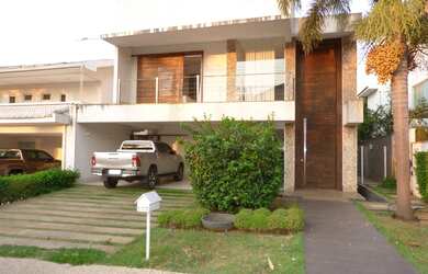 Imagem: A casa em condomínio possui 4 Dormitórios, 5 Banheiros, 4