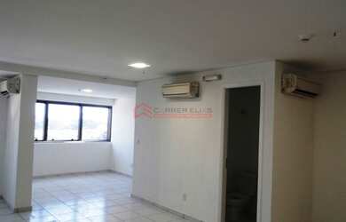 Imagem: O depósito possui 2 Vagas na garagem, 70m² de Área e está