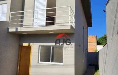 Imagem: A casa possui 2 Dormitórios, 2 Banheiros, 2 Vagas na garagem