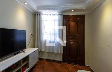 Imagem: O apartamento possui 2 Dormitórios, 1 Banheiro, 1 Vaga na garagem