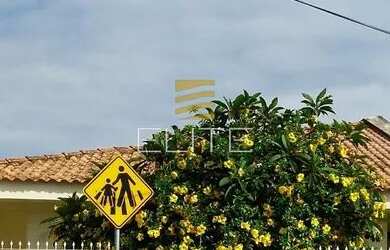 Imagem: A casa possui 5 Dormitórios, 3 Banheiros, 3 Vagas na garagem