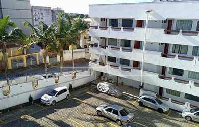 Imagem: O apartamento possui 1 Dormitório, 1 Banheiro, 1 Vaga na garagem