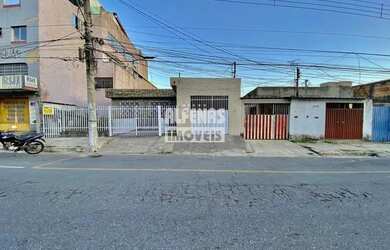 Imagem: A casa possui 3 Dormitórios, 1 Banheiro, 1 Vaga na garagem