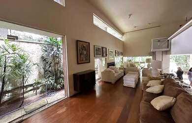 Imagem 4: Casa no jardim Europa. Churrasqueira, Varanda, Guarda roupaeLareira