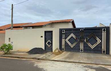 Imagem: A casa possui 2 Dormitórios, 1 Banheiro, 5 Vagas na garagem