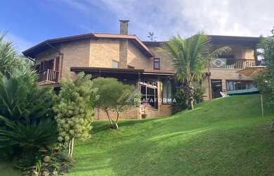 Imagem: A casa em condomínio possui 4 Dormitórios, 5 Banheiros, 5