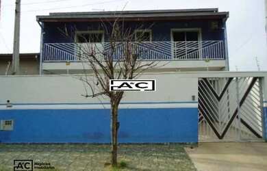 Imagem: A casa possui 3 Dormitórios, 4 Banheiros, 3 Vagas na garagem