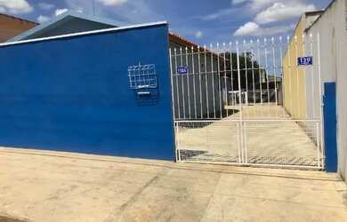 Imagem: A casa possui 2 Dormitórios, 2 Banheiros, 2 Vagas na garagem