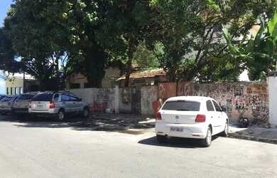 Imagem: A casa possui 4 Dormitórios, 2 Banheiros, 2 Vagas na garagem