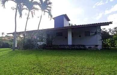 Imagem: A casa possui 3 Dormitórios, 3 Banheiros, 5 Vagas na garagem