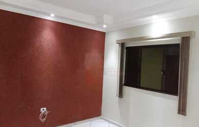 Imagem: A casa possui 2 Dormitórios, 2 Banheiros, 2 Vagas na garagem