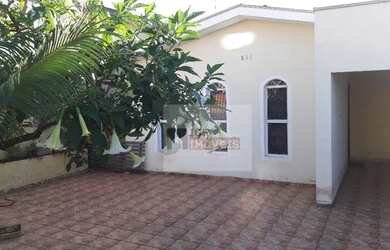 Imagem: A casa possui 2 Dormitórios, 1 Banheiro, 3 Vagas na garagem