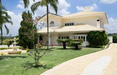 Imagem 6: Casa próxima ao clube. Churrasqueira, Lareira, 4 Vagas na garageme5 Dormitórios