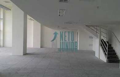 Imagem: O depósito possui 5 Vagas na garagem e 265m² de Área e está