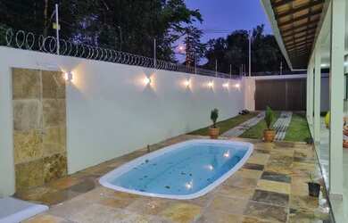 Imagem: A casa possui 3 Dormitórios, 4 Banheiros, 3 Vagas na garagem