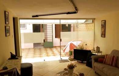 Imagem: A casa possui 4 Dormitórios, 3 Banheiros e 258m² de Área