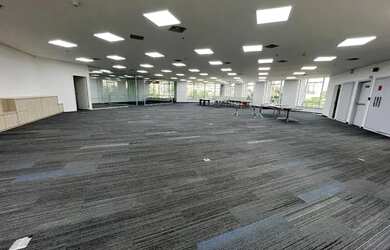 Imagem: O depósito possui 5 Vagas na garagem, 520m² de Área e está