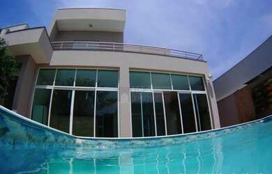 Imagem: A casa em condomínio possui 4 Dormitórios, 5 Banheiros, 4