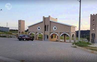 Imagem: A casa em condomínio possui 3 Dormitórios, 1 Banheiro, 2 Vagas