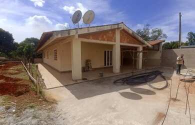 Imagem: A casa em condomínio possui 3 Dormitórios, 2 Banheiros, 4