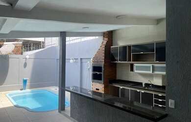 Imagem: A casa em condomínio possui 2 Dormitórios, 2 Banheiros, 4