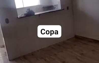Imagem: A casa possui 2 Dormitórios, 1 Banheiro, 1 Vaga na garagem