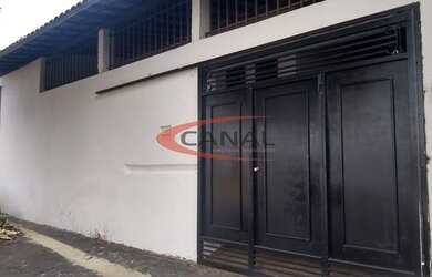 Imagem: A casa à venda possui 2 Dormitórios, 2 Banheiros, 2 Vagas