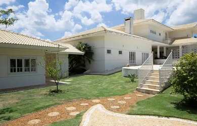 Imagem 12: Casa próxima ao clube. Churrasqueira, Lareira, 4 Vagas na garageme5 Dormitórios