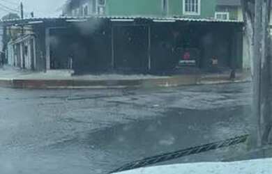 Imagem: A casa possui 2 Dormitórios, 2 Banheiros, 1 Vaga na garagem