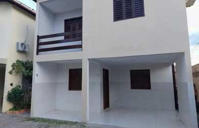 Imagem: A casa possui 3 Dormitórios, 2 Banheiros, 2 Vagas na garagem