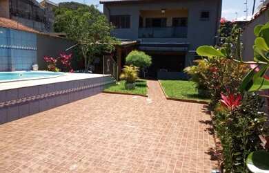 Imagem: A casa possui 2 Dormitórios, 1 Banheiro, 3 Vagas na garagem